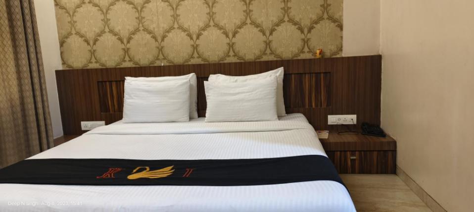 Hotel Kushala Executive Inn Тхане Номер фото