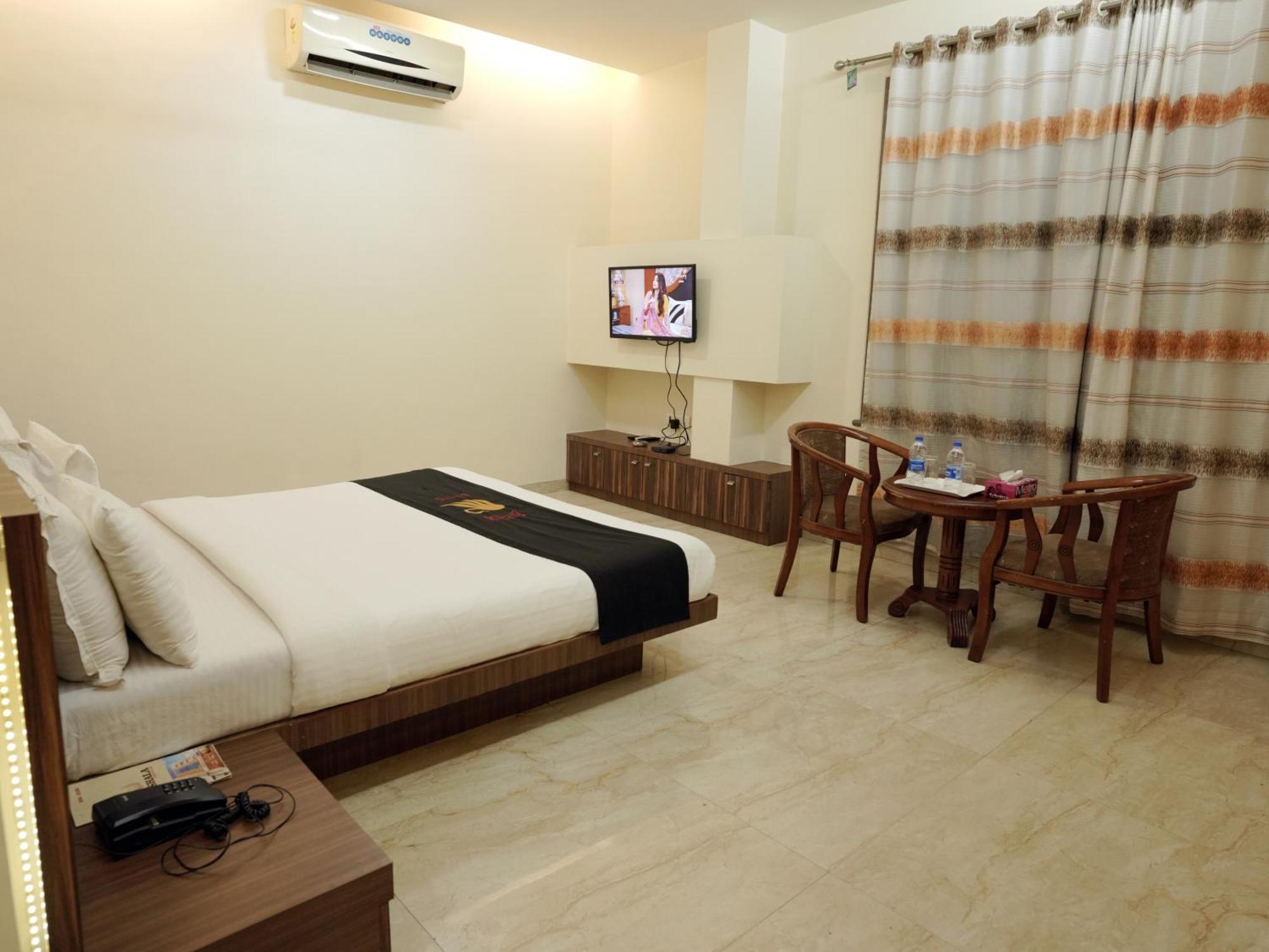 Hotel Kushala Executive Inn Тхане Экстерьер фото