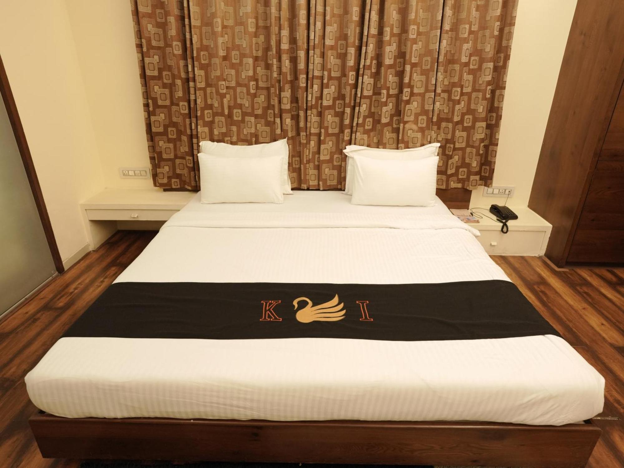 Hotel Kushala Executive Inn Тхане Экстерьер фото